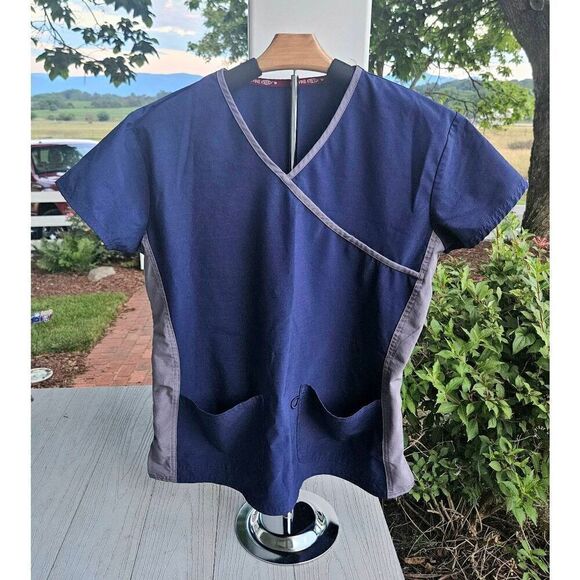 DIVINE STRETCH v neck scrub top preloved medium - Picture 2 of 11